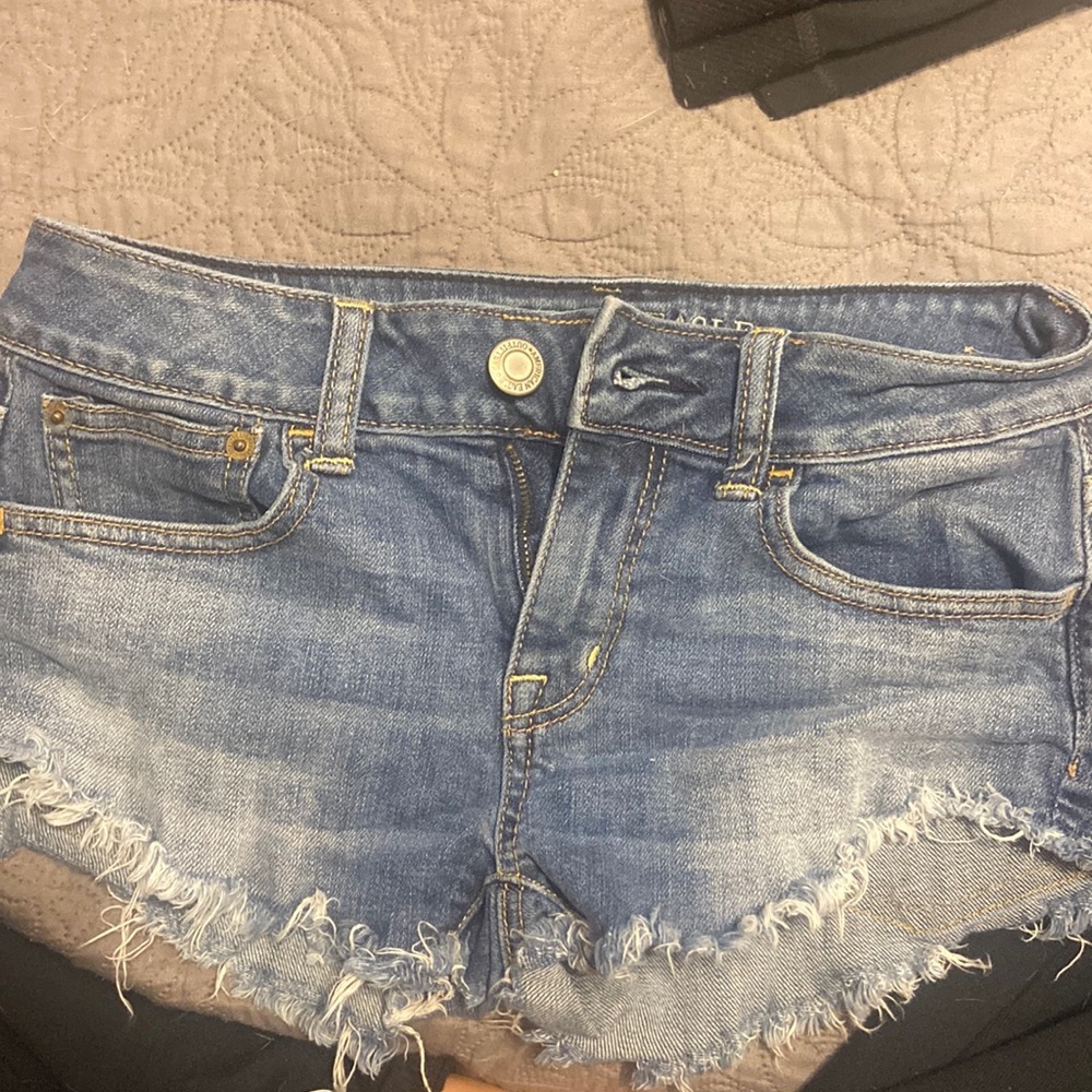 american eagle jean shorts. size 00 but can fit a medium.